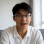戴眼镜的年轻男性球迷头像